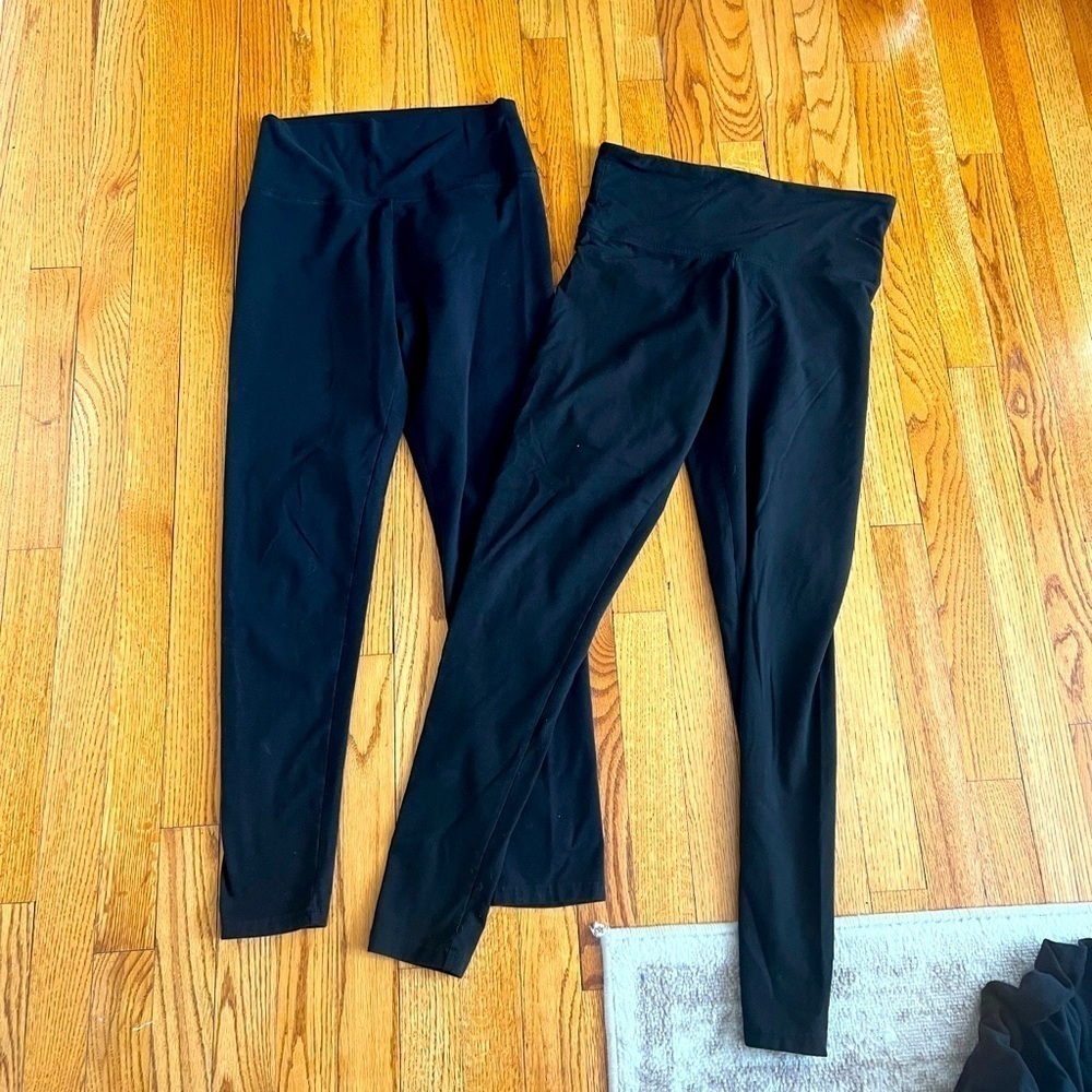 Bundle of 2 Girls Athletic Leggings Aerie and Victoria Secret Size Medium